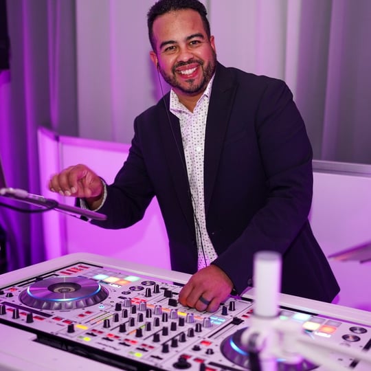 VJR Sound DJ - Mobile DJ / Event DJs in Floral Park, NY