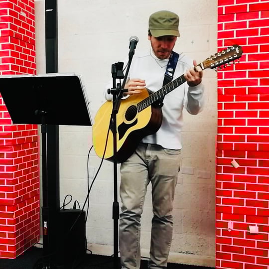 Arbi - Singing Guitarist in Miami, FL