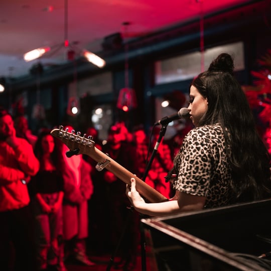 Cinde - Singing Guitarist in Toronto, ON