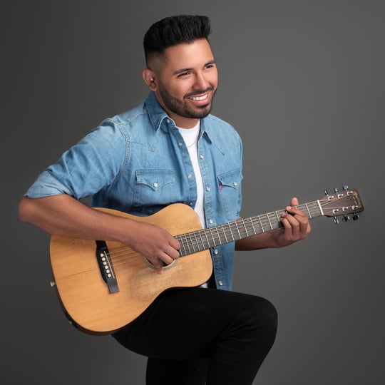 Darian Hernandez - Singing Guitarist / Spanish Entertainment in Houston, TX