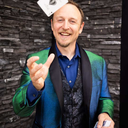 Donovan Day Magician - Comedy Magician in Edmonton, AB