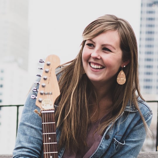 Erin Eades - Singing Guitarist in Kansas City, MO