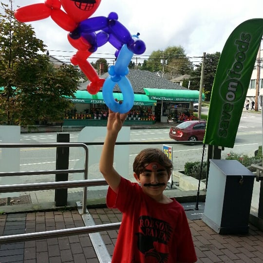 Twinkle Twinkle Little Star Face Painting and Balloon Twisting - Balloon Twister in Vancouver, BC