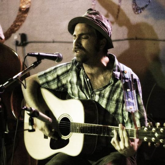Gus Reeves - Singing Guitarist in Seattle, WA