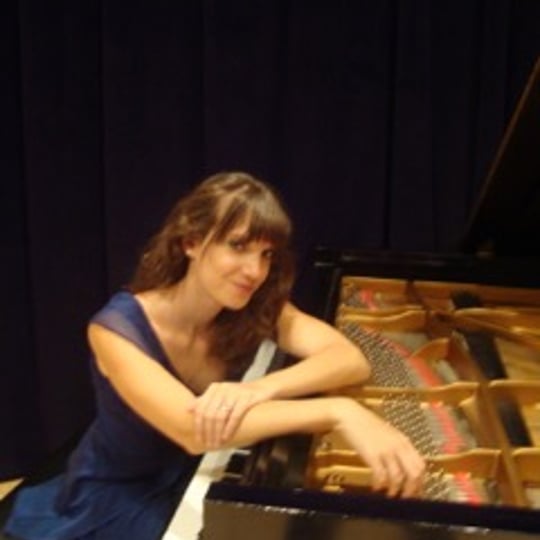 Helga Piano - Keyboard Player / Classical Pianist in Pittsburgh, PA