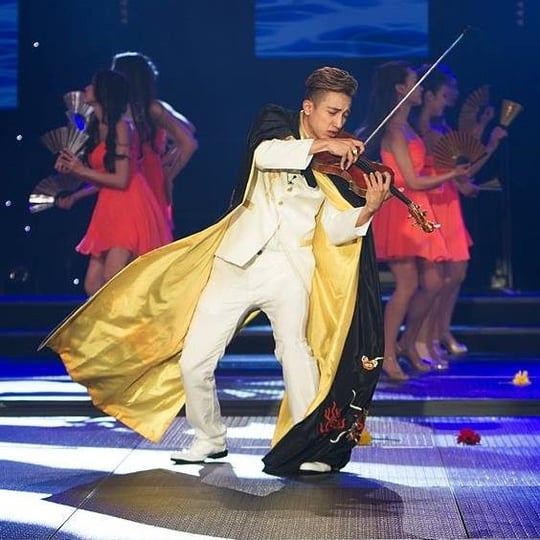 High End Violinist / EDM Violinist - Violinist / Street Performer in New York City, NY