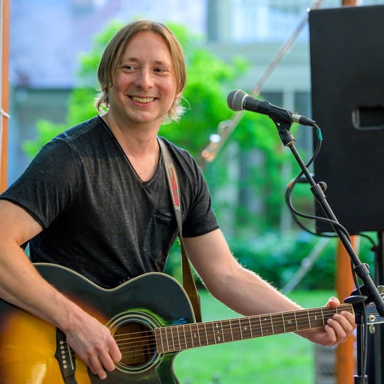 Jason Patrick Meyers - Singing Guitarist / 1960s Era Entertainment in Cleveland, OH