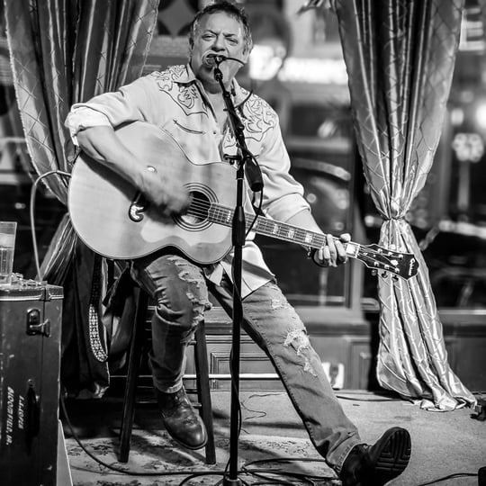 Jason Reed - Singing Guitarist in Des Moines, IA