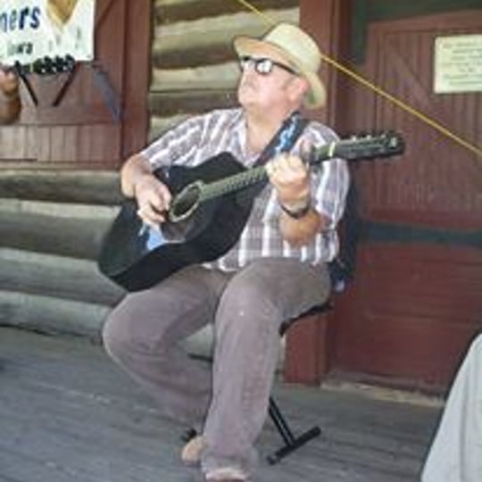 Lee C Muller - Singing Guitarist in Americus, KS