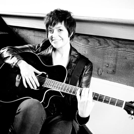 Liz Bagby, solo musician - Singing Guitarist in Chicago, IL