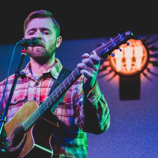 Maxwell James - Singing Guitarist in Milwaukee, WI