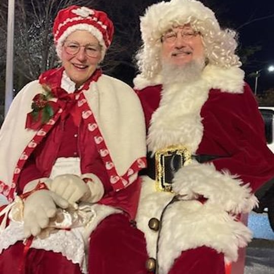 Mr and Mrs Santa - Santa Claus in Coventry, CT