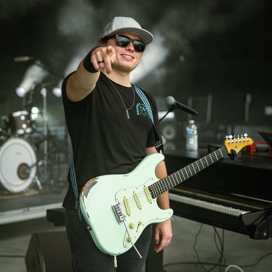 Relax With Max - Guitarist in St Paul, MN