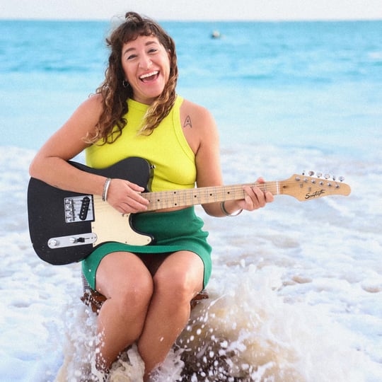Ri Ri Hawaii - Singing Guitarist in Honolulu, HI