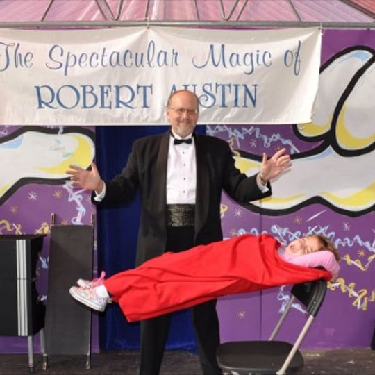 Robert Austin-Master Magician - Magician / Family Entertainment in Plainview, NY