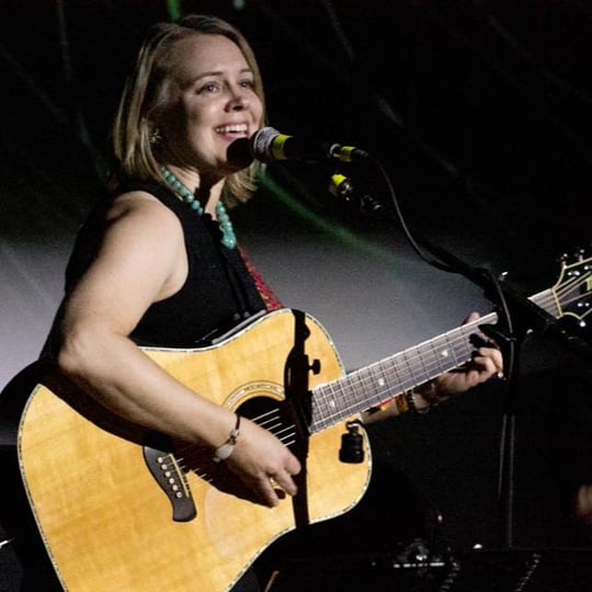 Rosann Winn - Singing Guitarist in Fort Collins, CO