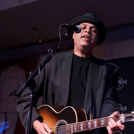 Tom Wood - Singing Guitarist in Las Vegas, NV