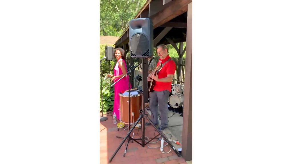 Photo 2 from Jul 31, 2021 event with Os Clavelitos