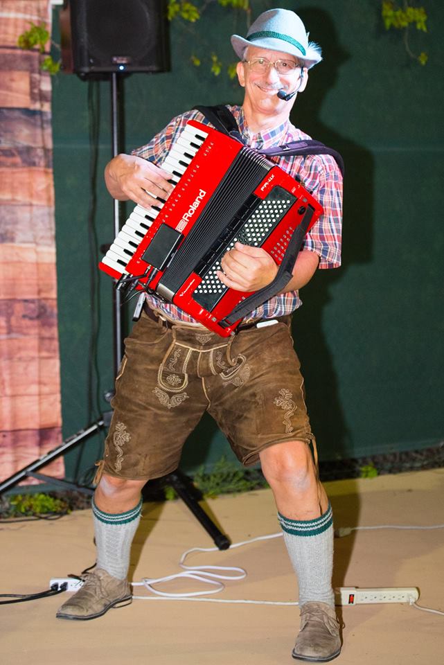 Photo 1 from Oct 6, 2018 event with Larry Roberts Entertainment