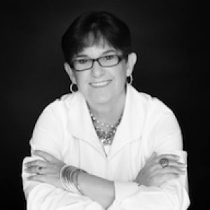 ★ Social Media Strategist Speaker • Debbie Saviano - Industry Expert in San Diego, California