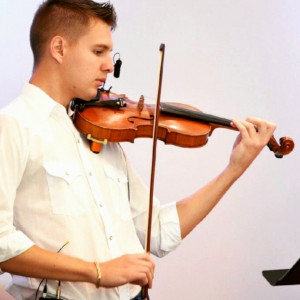 Accompany Soloist Strings - Violinist / Strolling Violinist in Jacksonville, Florida