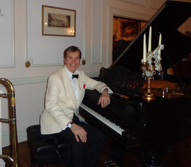 Gallery photo 1 of Alex Leonard  Pianist/Vocalist