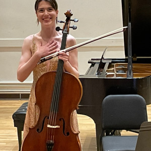 Alex Plays Cello - Cellist in Chicago, Illinois