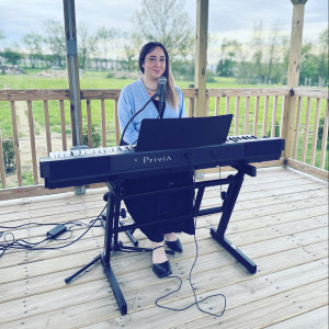 Alexis Julia - Singing Pianist / Keyboard Player in Berea, Ohio