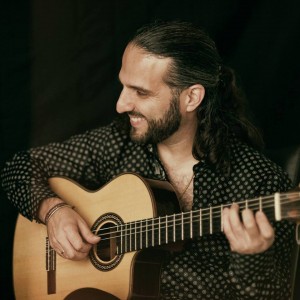 Alfredo Cáceres Guitarist