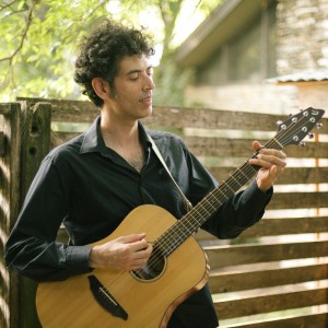 Amir Neubach - Singing Guitarist in Austin, Texas