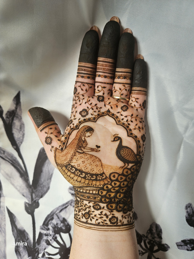 Gallery photo 1 of Amira Henna