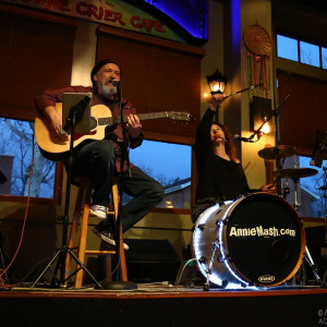 Annie Mash Duo/Trio - Acoustic Band / 1970s Era Entertainment in Little Ferry, New Jersey