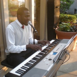 Antonio Willis-Berry - Singing Pianist in Waltham, Massachusetts