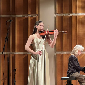 Violinist, Nicole Razhanskiy - Violinist in Stamford, Connecticut