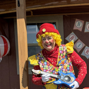 Apple Annie - Variety Entertainer / Comedy Magician in Waunakee, Wisconsin