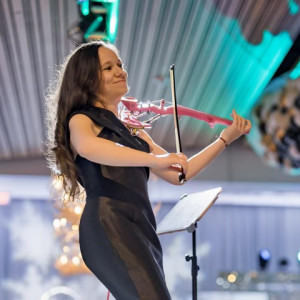 Ashley Rewolinski - Violinist in Milwaukee, Wisconsin