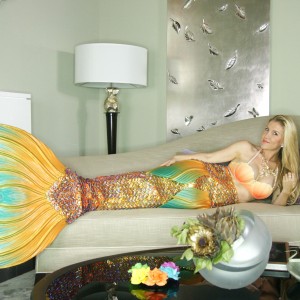 Authentic Mermaid w/Giant Shell & Pearl