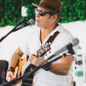 Rob Bach - Singing Guitarist in Naples, Florida