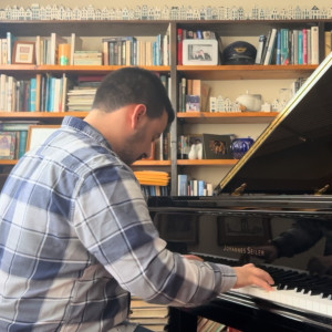 Background Music/Accompaniment - Pianist in Staten Island, New York