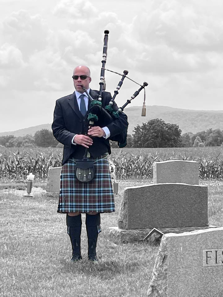 Bagpiper on sale for hire