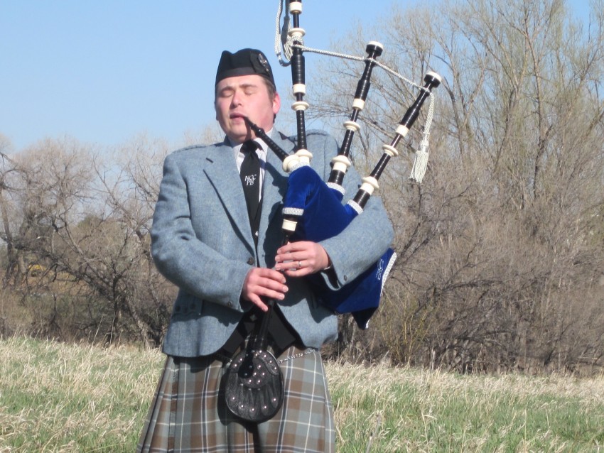Gallery photo 1 of Fort Collins Bagpiper