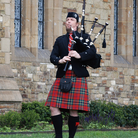 Hire Bagpiping Performance and Educational - Bagpiper in Glendale ...