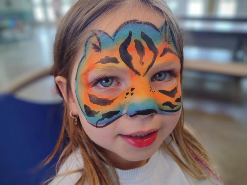 Hire Balloon Art and Face Painting by Irina Balloon Twister in Miami, Florida