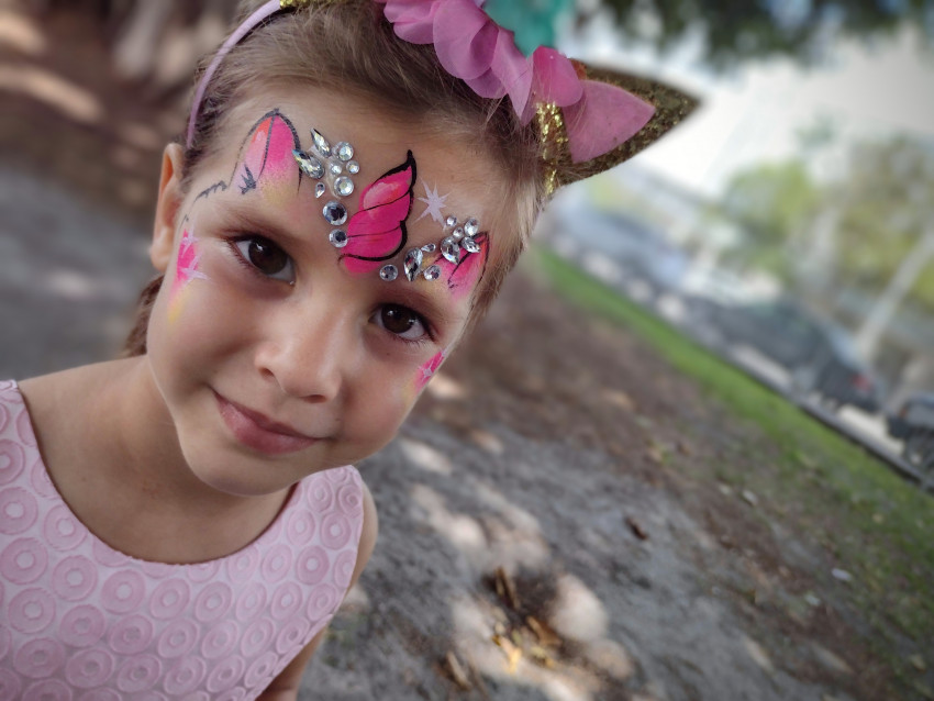 Hire Balloon Art and Face Painting by Irina Balloon Twister in Miami, Florida