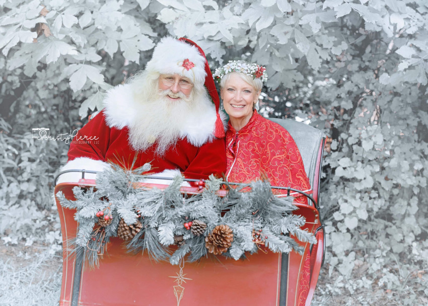 Gallery photo 1 of Bama and Kay Kringle Claus