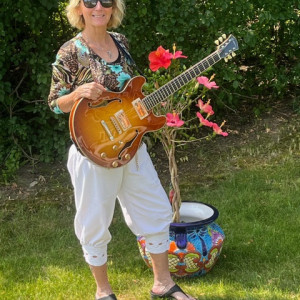 Barb Cheron - Guitarist - Guitarist in Cottage Grove, Wisconsin