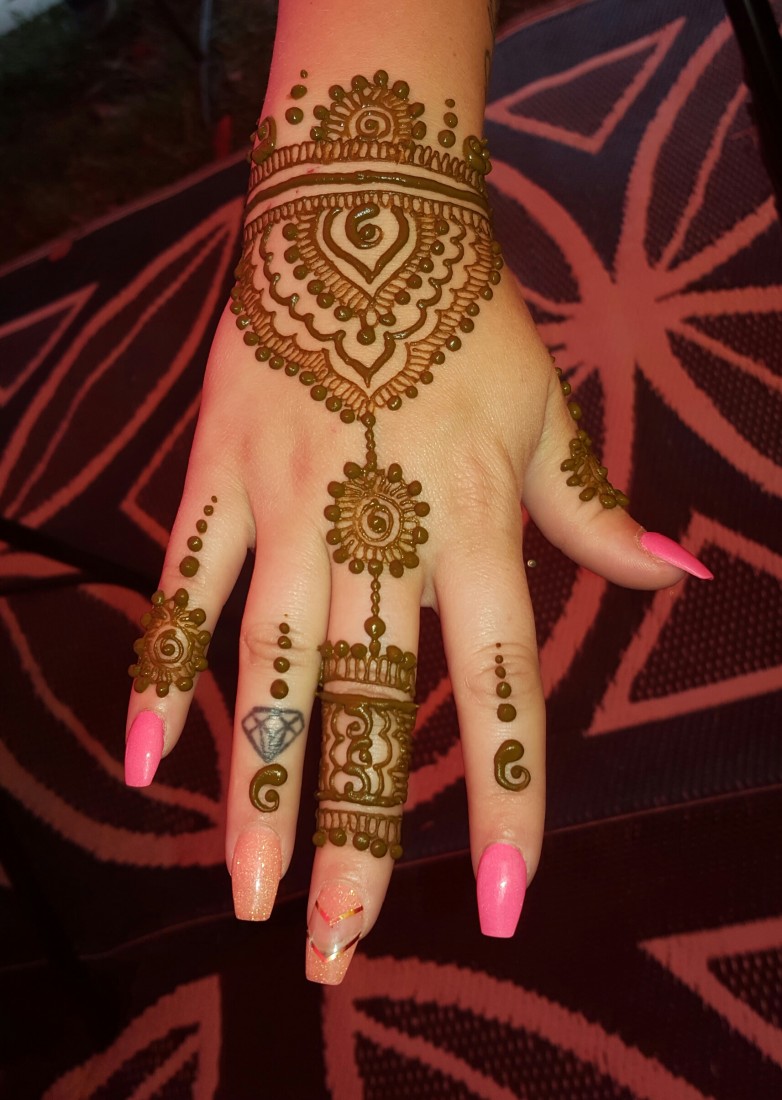 Hire Beautiful Henna Mehndi Body Art Henna Tattoo Artist in Ypsilanti