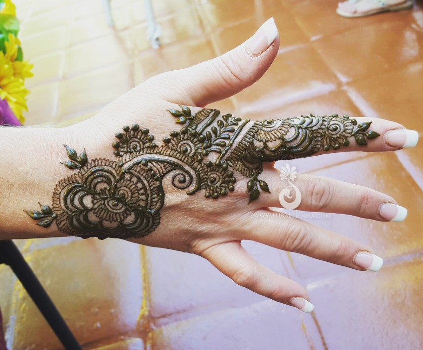 Hire Beautiful Henna Mehndi Body Art Henna Tattoo Artist in Ypsilanti