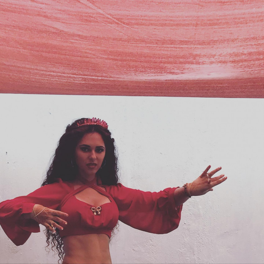 Gallery photo 1 of Belly Dancer