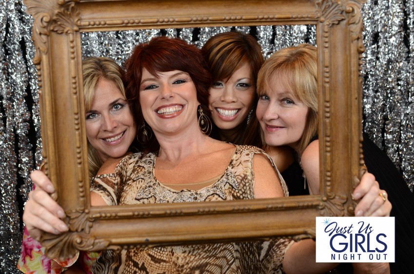 Gallery photo 1 of Simpli Fun Photo Booth (by PamElla Lee Photography)